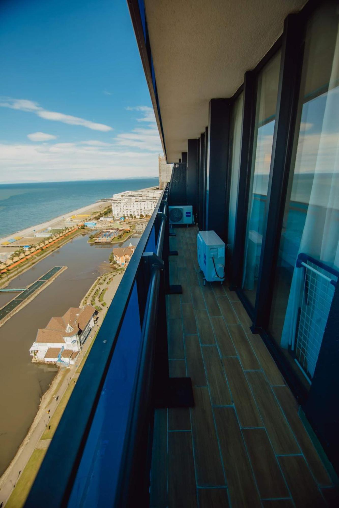 Orbi City Black Sea View Aparthotel Батуми Екстериор снимка